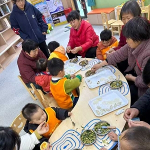 暖冬迎冬至 童趣乐相伴——华爱婴童与郑州益联社工联合举办亲子互动活动